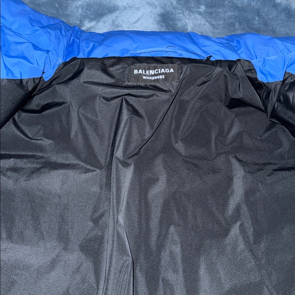 Balenciaga Wardrobe C BB Puffer - Picture 10 of 10